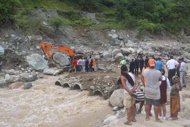 पानीको बहाव थेग्न नसकेपछि ‘डाइभर्सन’ अधुरै